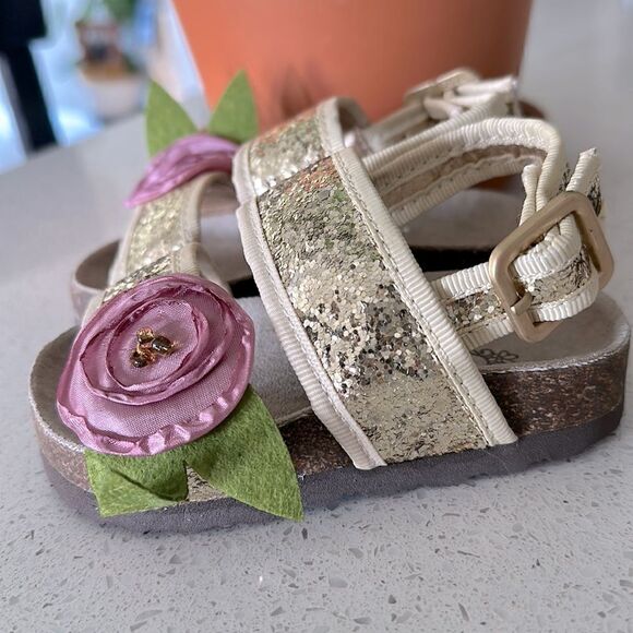 NWOT JoyFolie Gold Glitter Sandals 4 Lilac Leaf Open Toes Sparkles Golden Rose - Picture 9 of 9